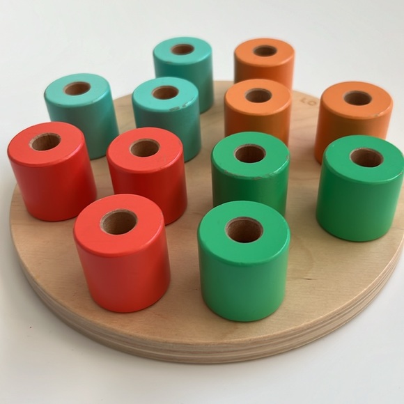 LOVEVERY stacking pegboard play kit - Picture 4 of 4